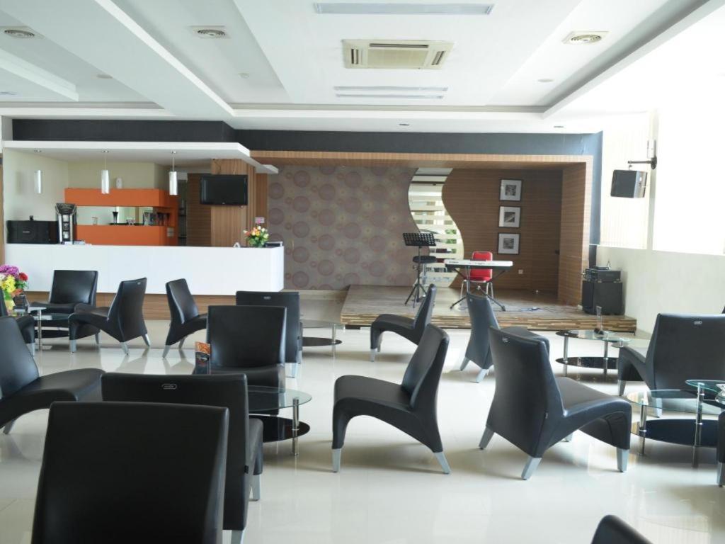เรจีนา โฮเต็ล เปมาลัง Hotel Pemalang ภายนอก รูปภาพ