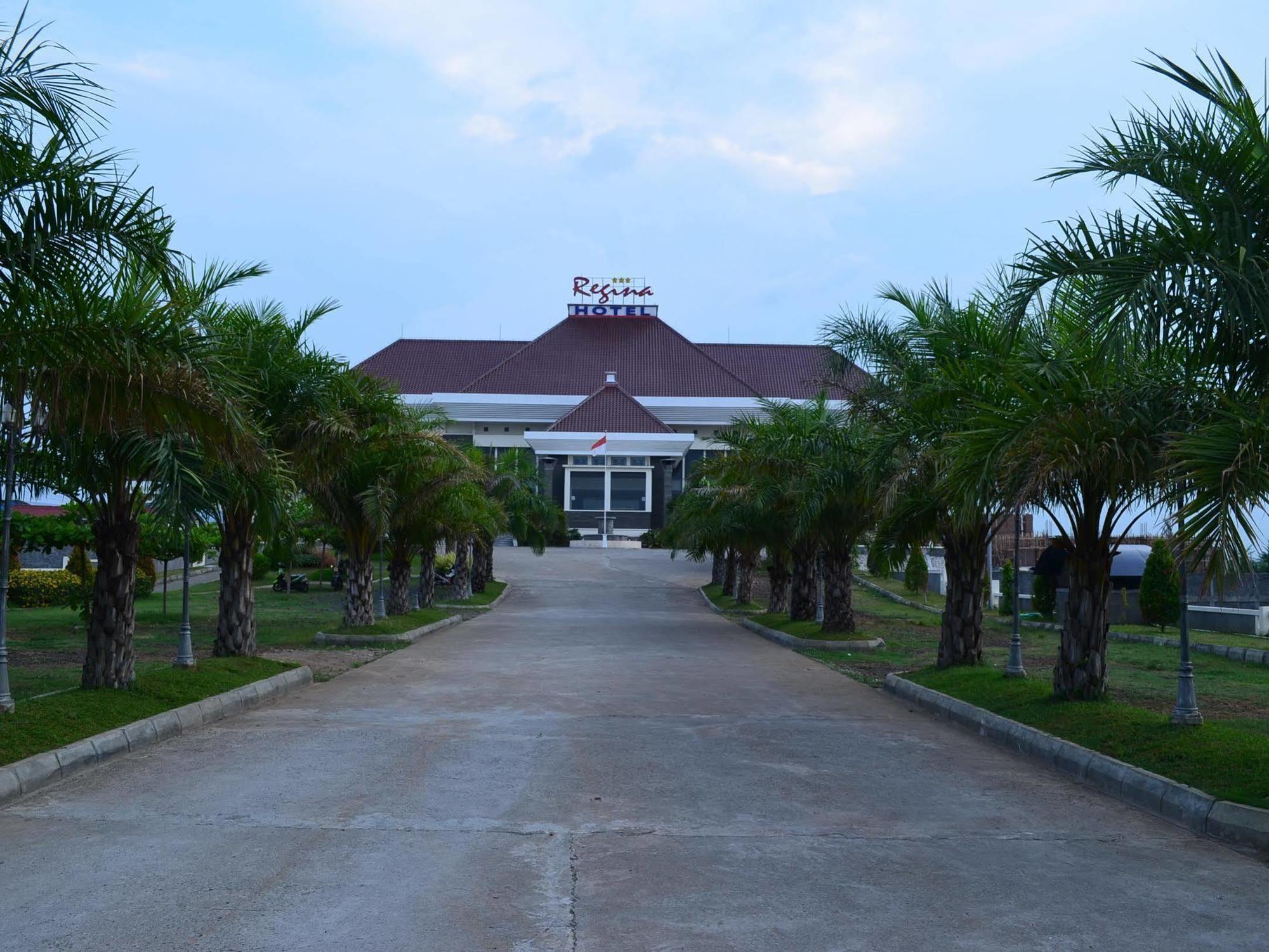 เรจีนา โฮเต็ล เปมาลัง Hotel Pemalang ภายนอก รูปภาพ