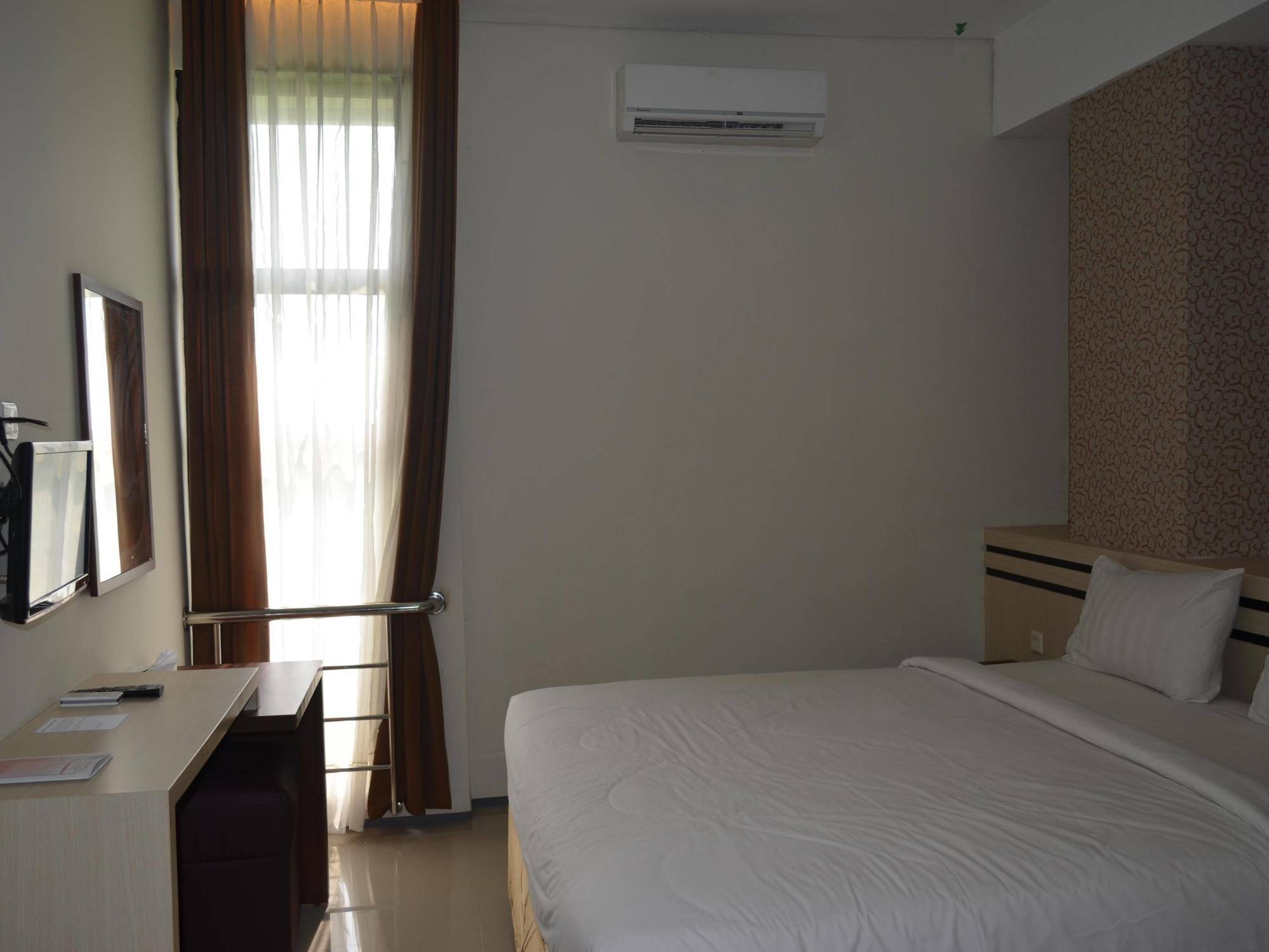 เรจีนา โฮเต็ล เปมาลัง Hotel Pemalang ภายนอก รูปภาพ