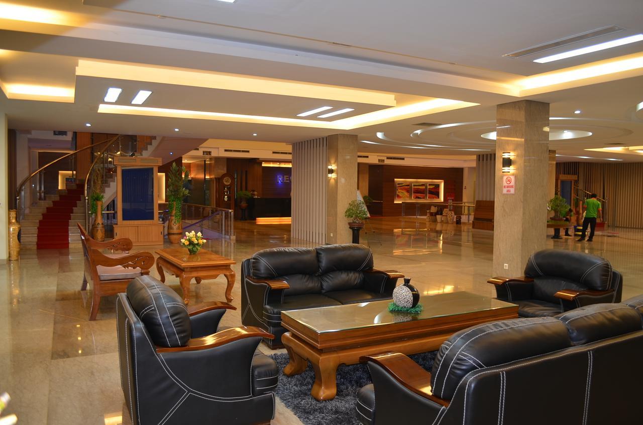 เรจีนา โฮเต็ล เปมาลัง Hotel Pemalang ภายนอก รูปภาพ